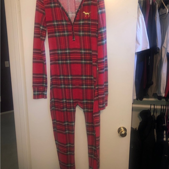 Holiday VS PINK onesie - Picture 2 of 3